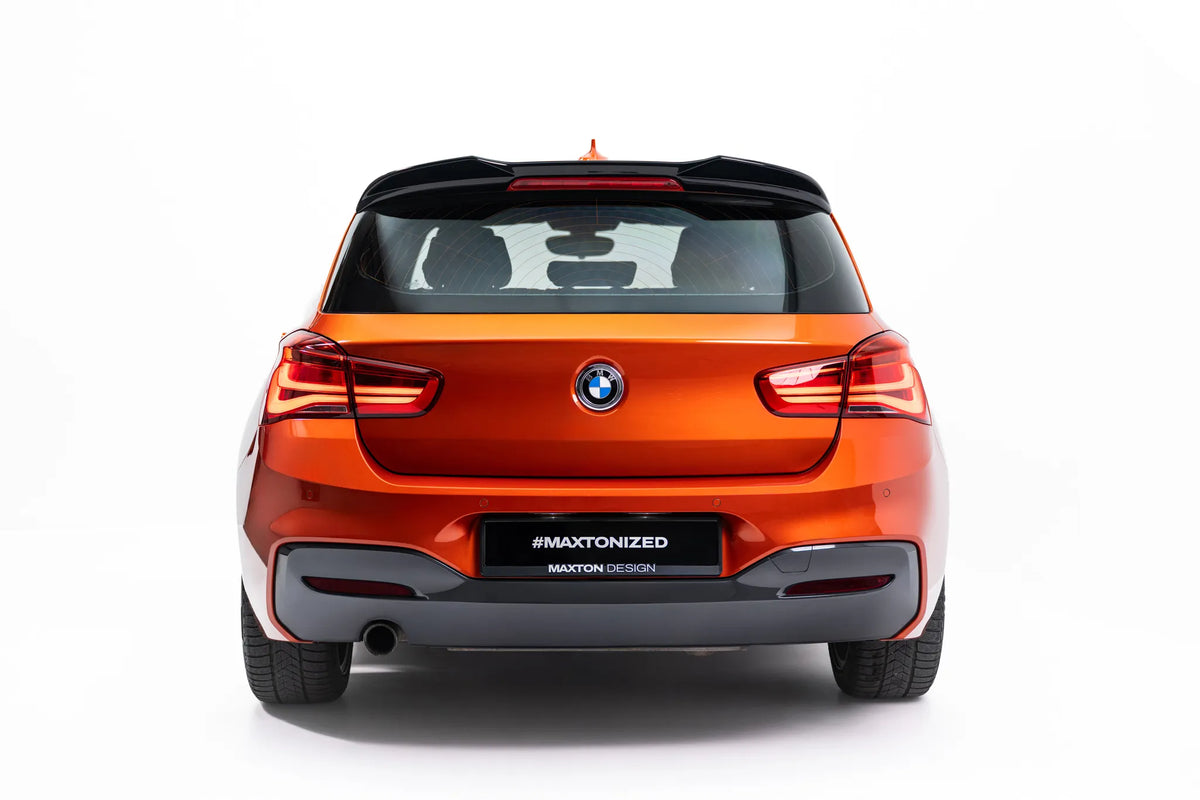 Nærbilde av Maxton Design Spoiler Cap 3D på BMW F20 bakende