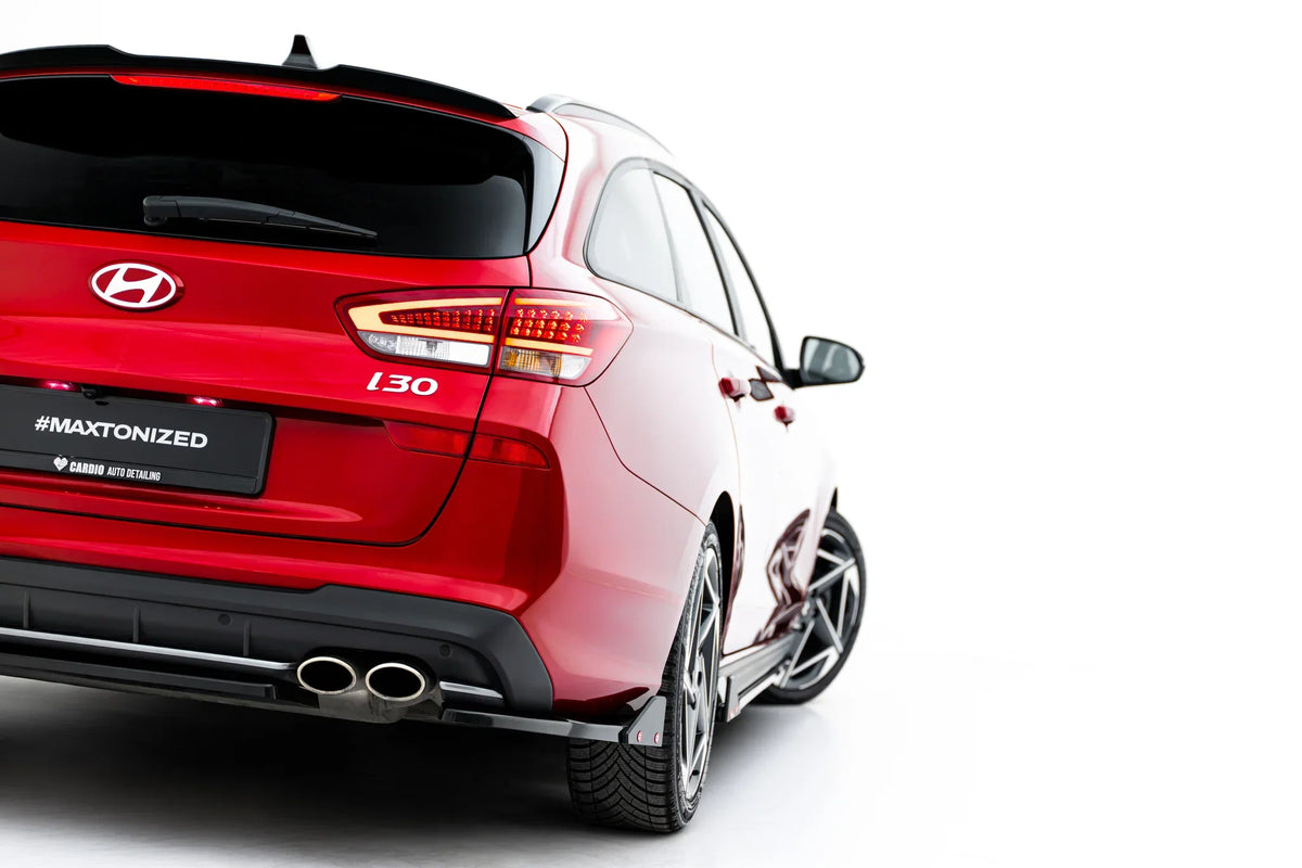 Nærbilde av Maxton Design sidesplittere bak montert på Hyundai i30 N-Line Wagon