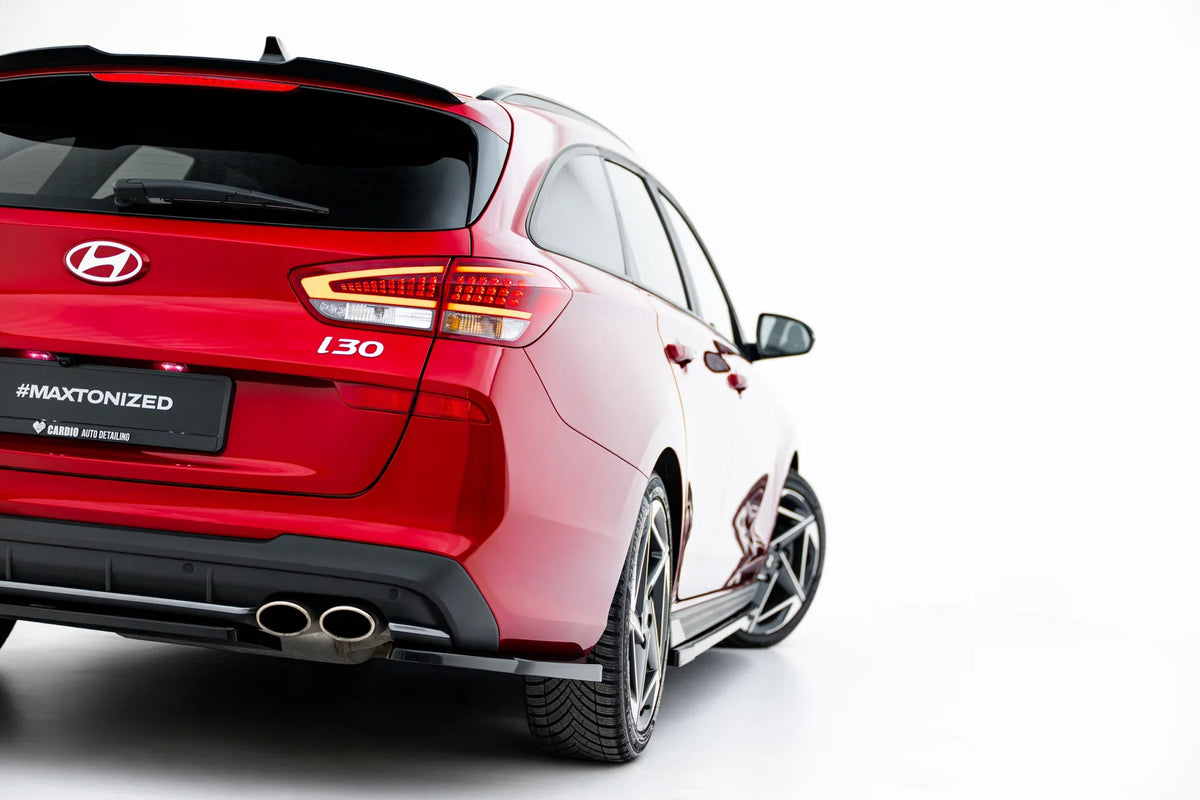 Blank sort sidesplittere bak som fremhever bakpartiet på Hyundai i30 N-Line Wagon