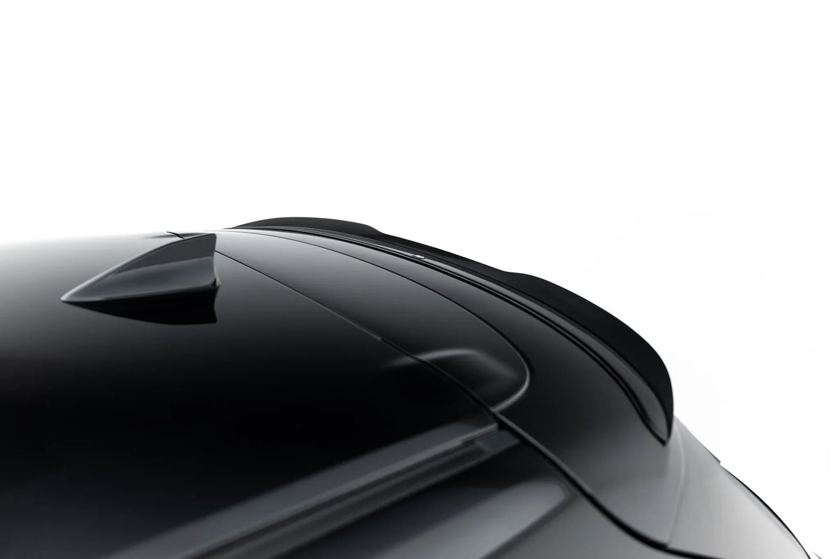 Nærbilde av Spoiler Cap montert på baklukekanten på Mazda CX-5 Mk2