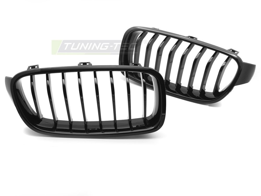 Grill BMW 3 Serie F30/F31 11-18 Glossy Black fra Tuning-Tec, sett fra skrå vinkel