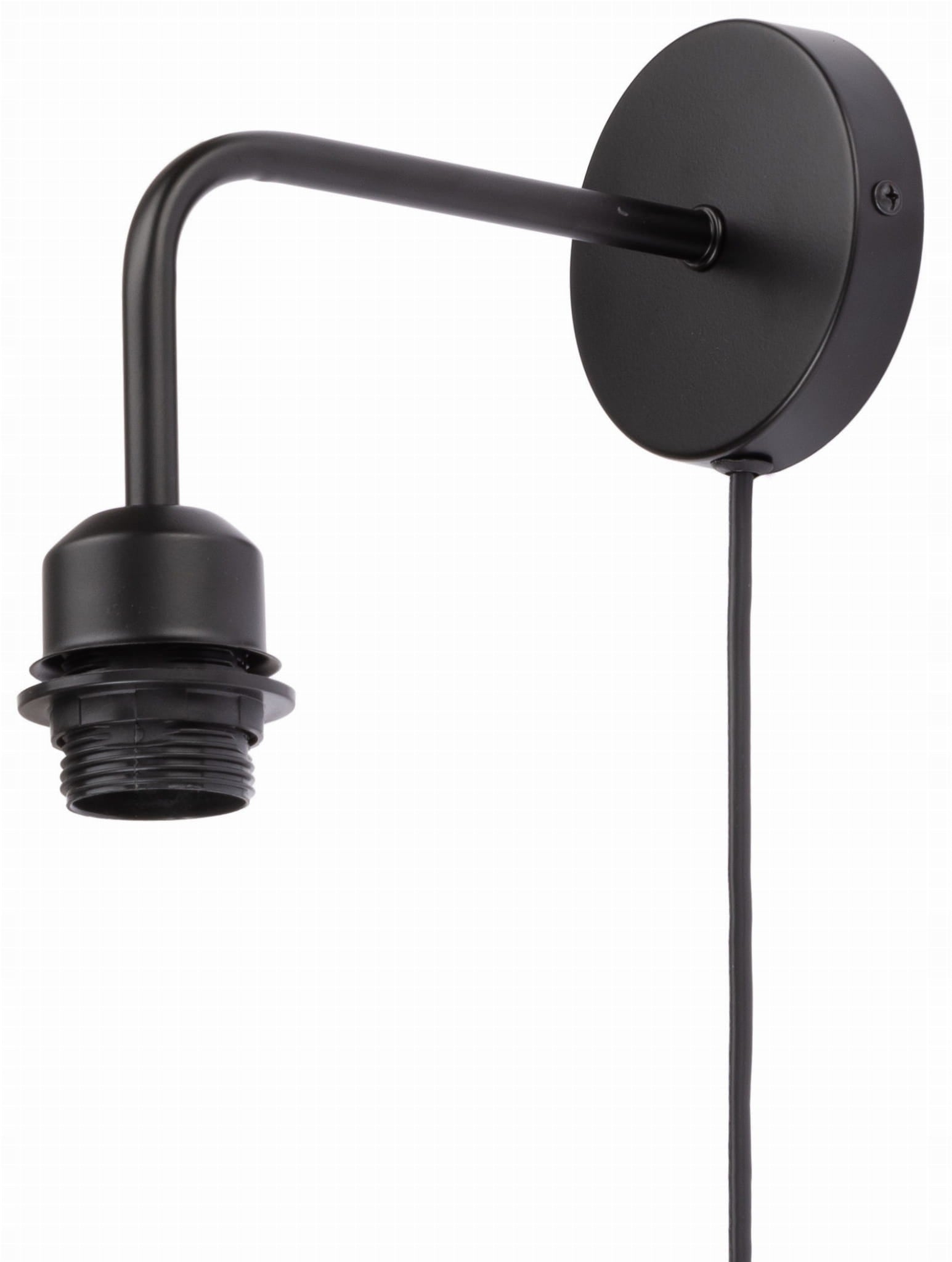 Vegglampe i metall med svart ramme og ledning