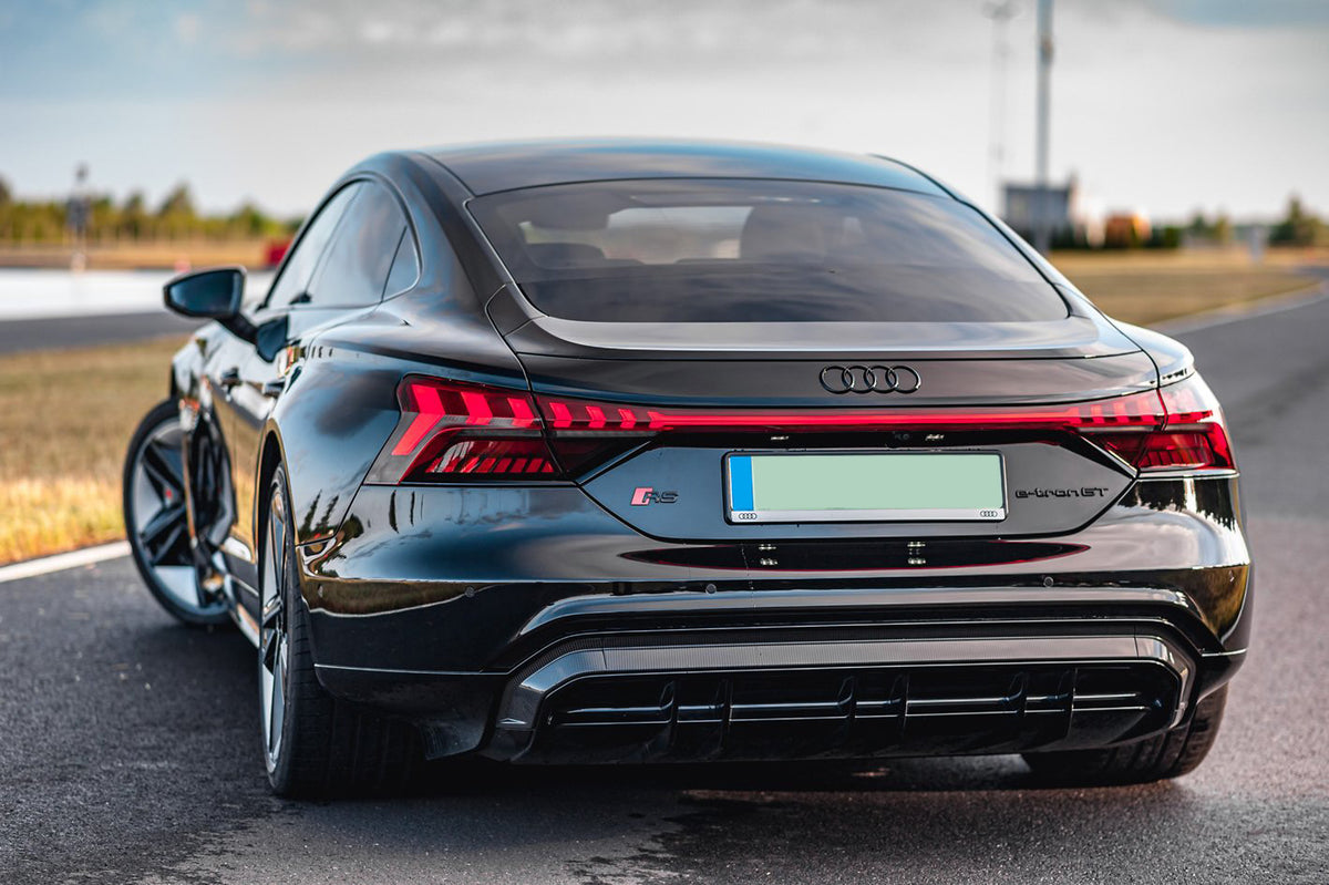 Emblem Audi Q4 e-tron > / Audi e-tron GT 2021-> Black Glossy Bakluke - sett bakfra
