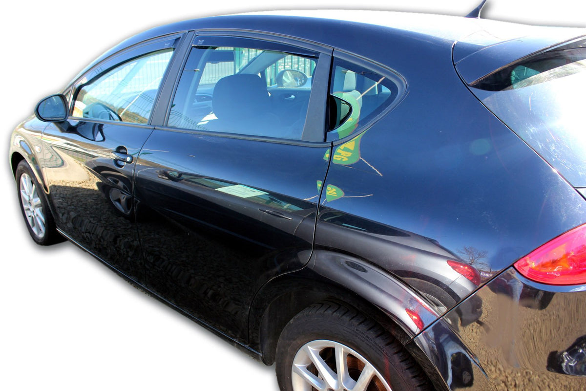 Vindavviser Seat LEON II 5-dørs (2005-2012) – PMMA Plexi - nærbilde