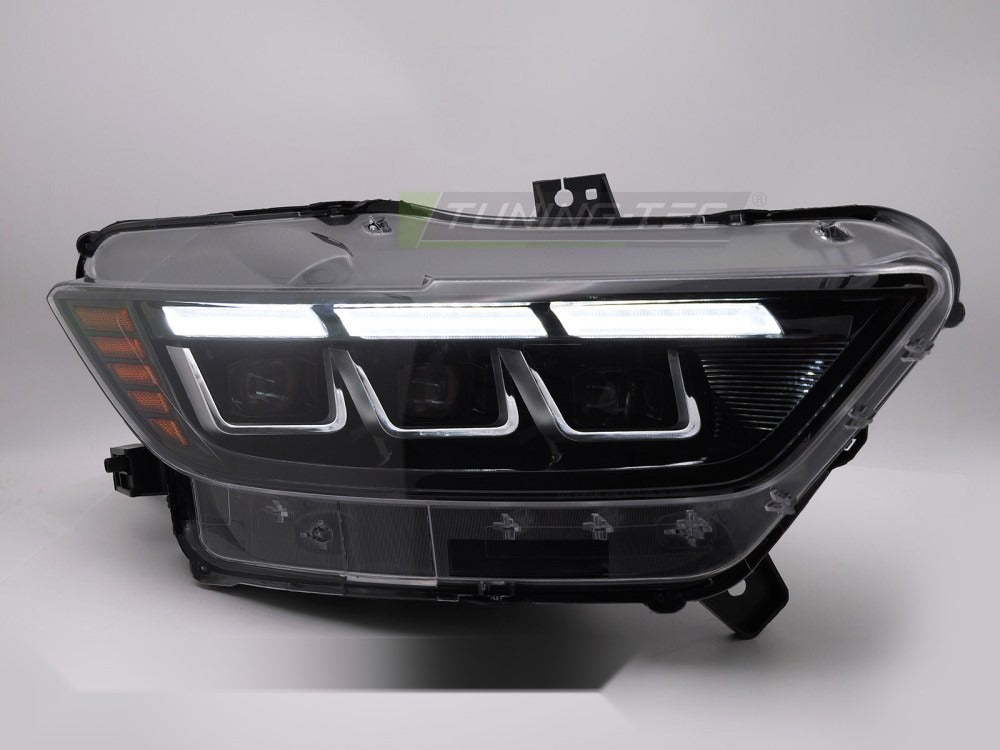 Frontlykter Ford Mustang med festedetaljer på baksiden.