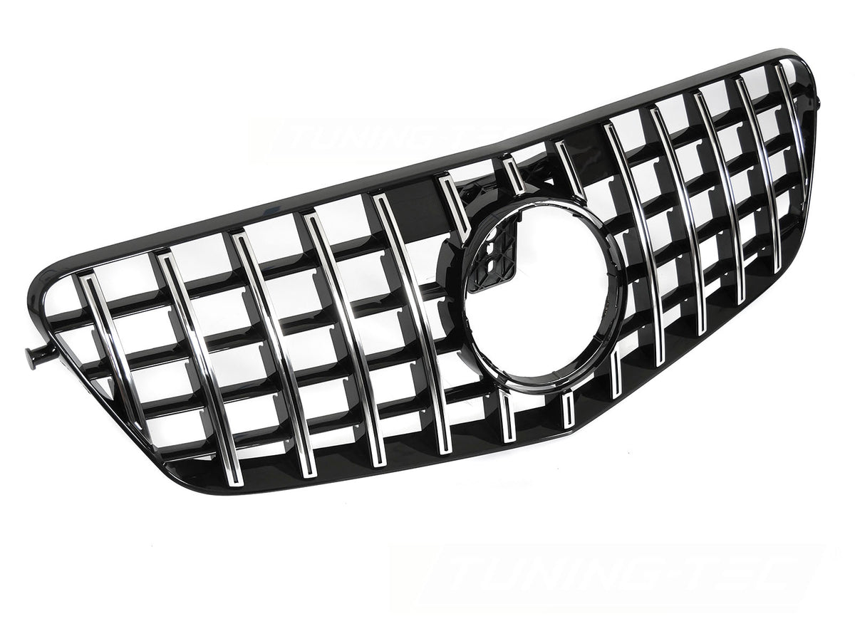 Grill til Mercedes E-Klasse W212/S212 09-13 i sort/krom sett rett forfra på hvit bakgrunn.