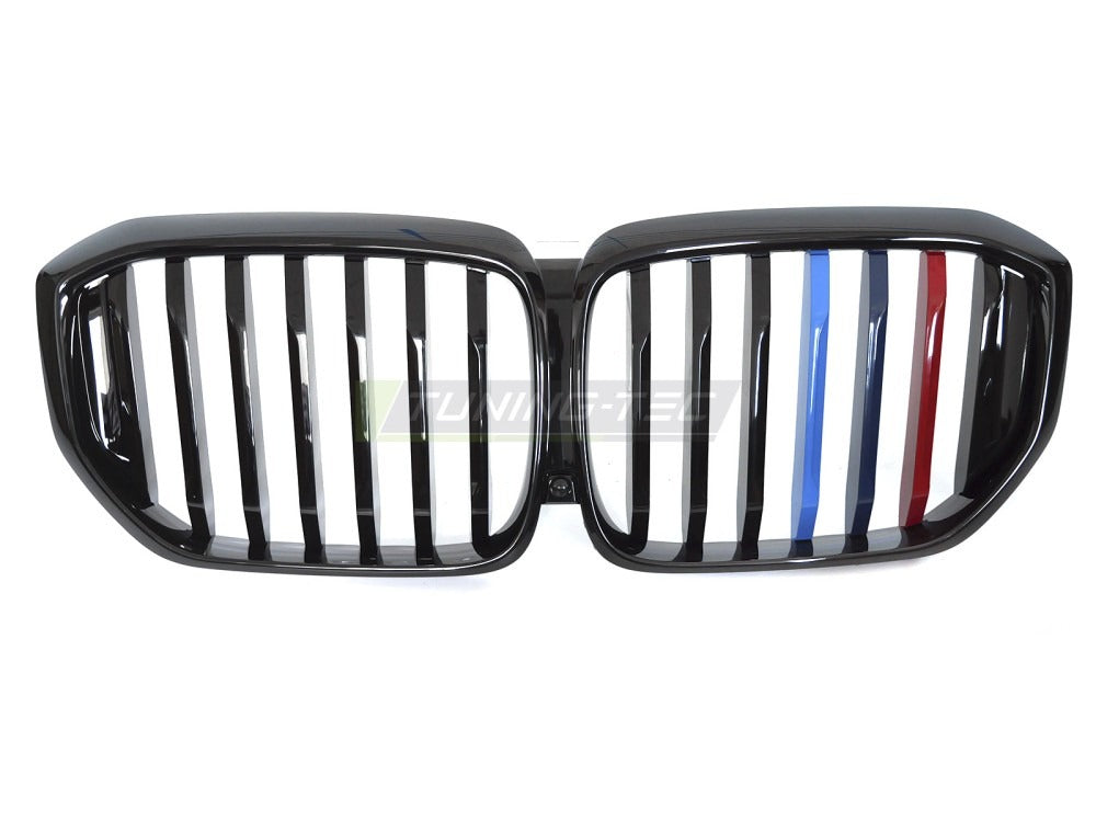 Detaljbilde av Grill X5 G05 LCI 23- blank sort/trefarget med lamellstruktur og BMW-nyrer.