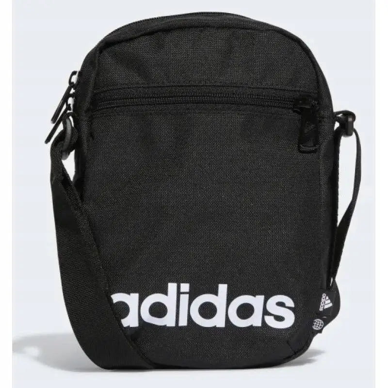 Adidas Essentials Organizer, liten svart skulderveske med hvit logo og glidelåslomme sett forfra.