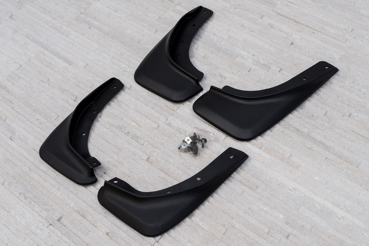 Ven-Tuning skvettlapp til Volvo S40 – med monteringssett