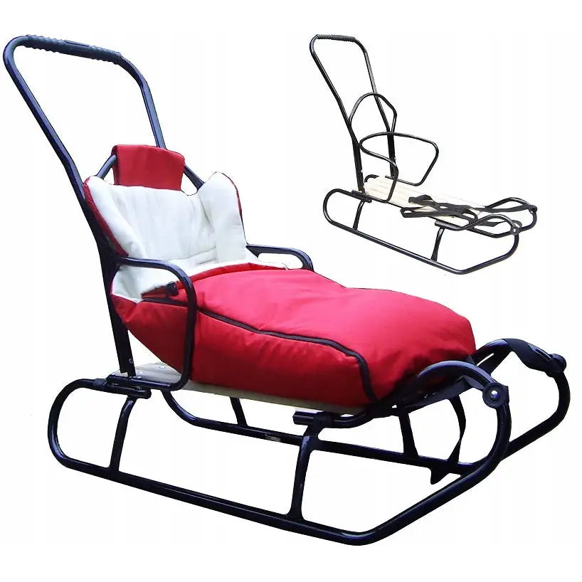 Akebrett med ryggstøtte, metallramme og rødt-hvitt polstret trekk, sett skrått med høyt bakhåndtak.