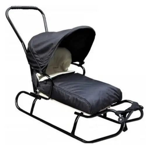 Akebrett med skyvepinne, sort modell med metallramme, polstret sete, ryggstøtte og justerbar kalesje.