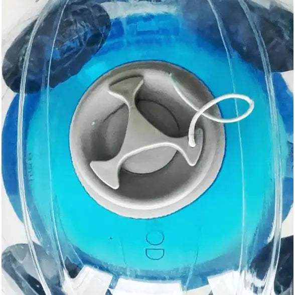 Akvafit Ball 40 cm, nærbilde av skrukork med snor og blå innside på gjennomsiktig beholder, sett ovenfra.