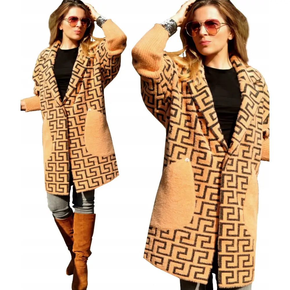 Alpakkafrakk med Orientalsk Mønster og Kamelfarget Krage