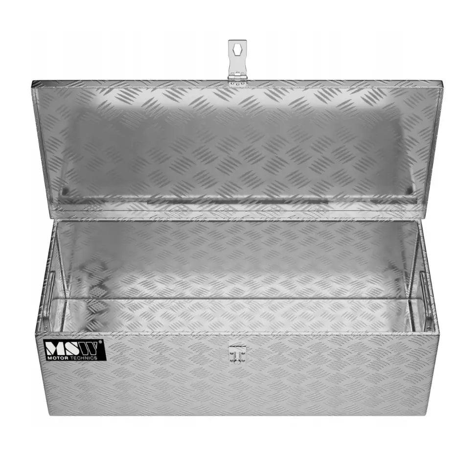 Aluminium transportverktøykasse 48 liter med åpent lokk, synlig låsbeslag og logo nederst til venstre.