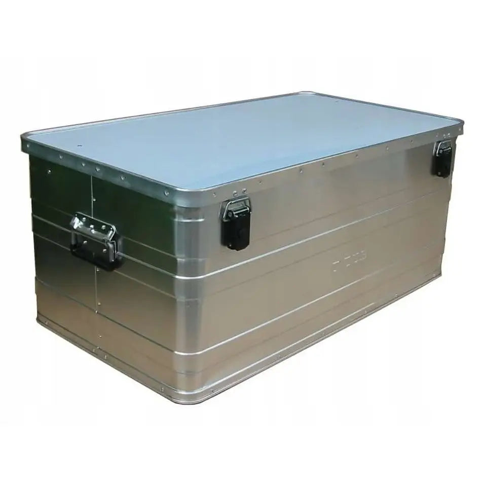 Aluminiumskasse, skrå forsidevisning med sorte håndtak, lukkemekanismer og avrundede hjørner.