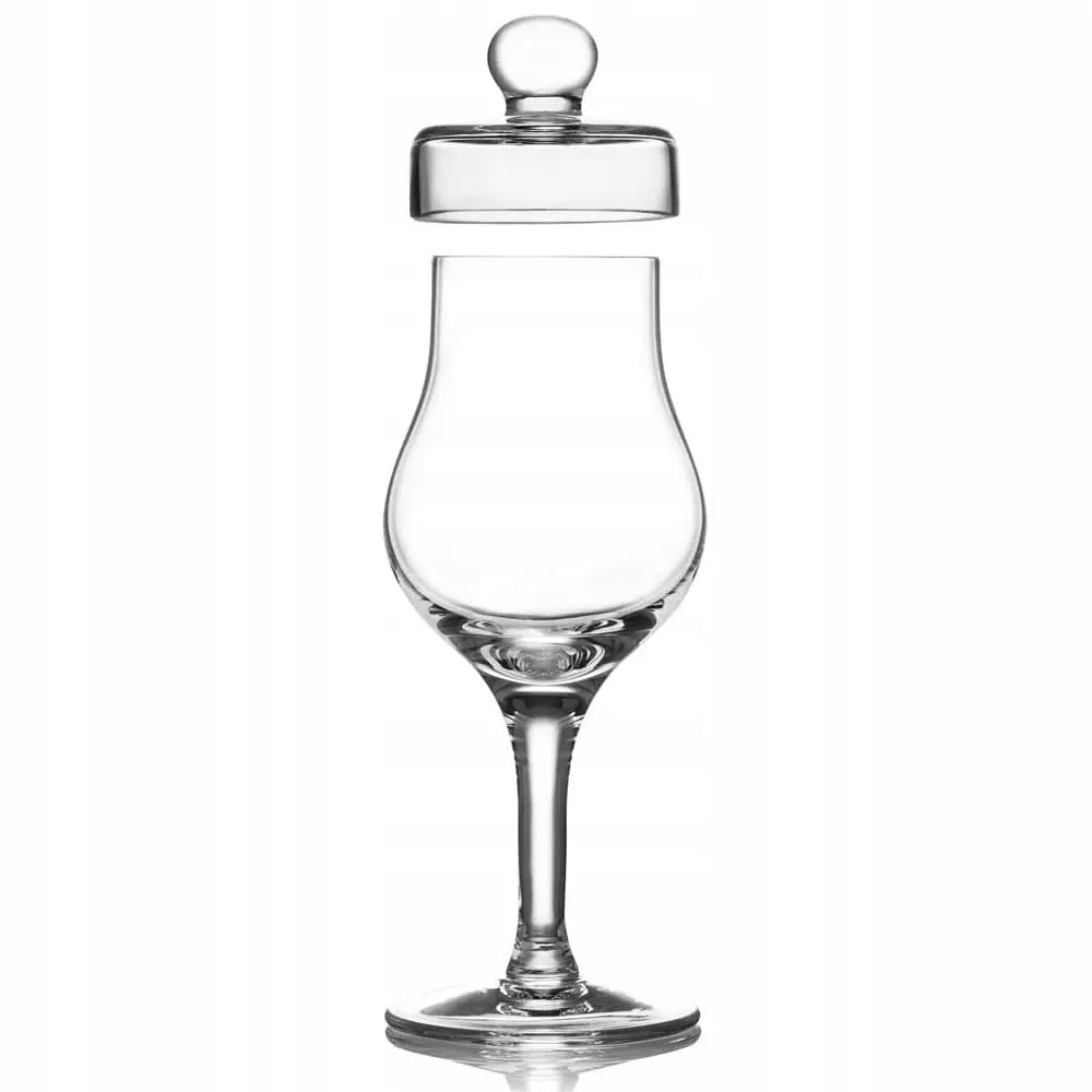Amber Whisky smakeglass med stett, vist forfra med avtakbart glasslokk elegant plassert over åpningen.