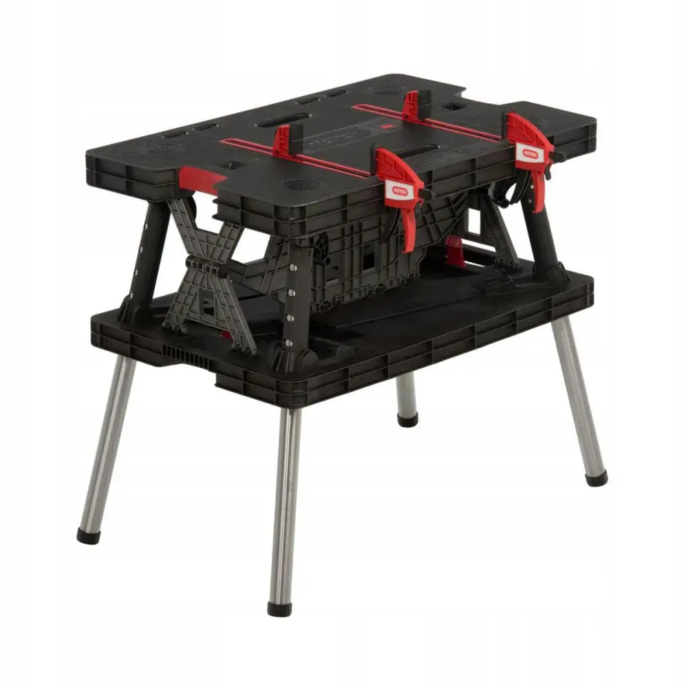 Arbeidsbenk for verksted, sort plast med fire sølvfargede ben og to røde tvinger festet til platen.