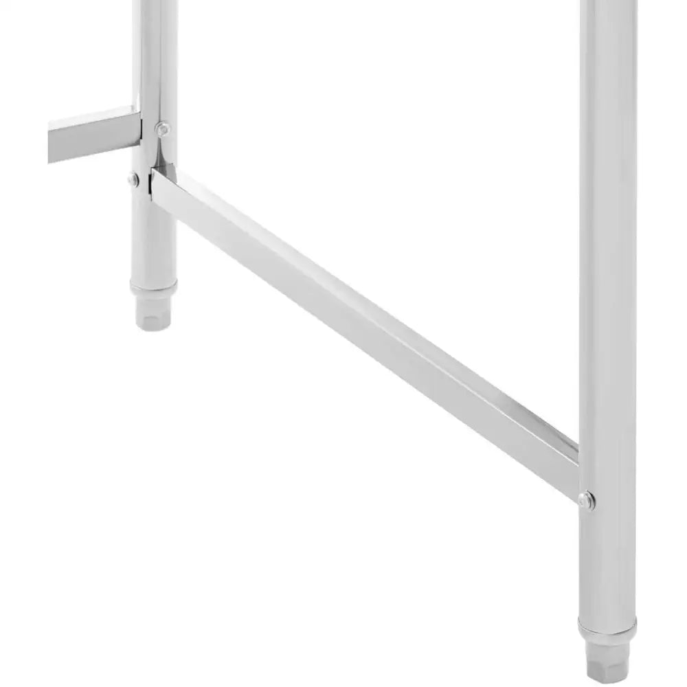 Arbeidsbenk i rustfritt stål, sidevisning av ben, støttebjelke, synlige bolter og justerbare plastføtter.