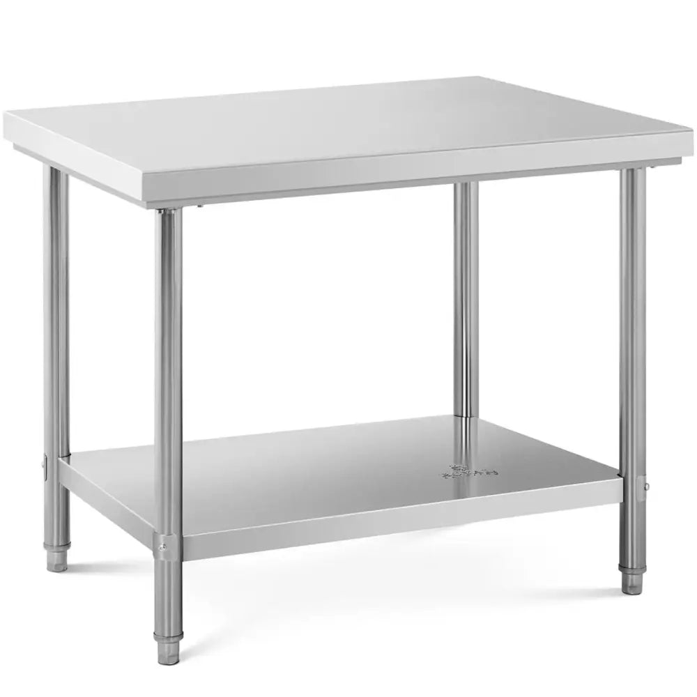 Arbeidsbenk i rustfritt stål, skrå vinkel som viser sentral underhylle og runde ben i metallfinish.