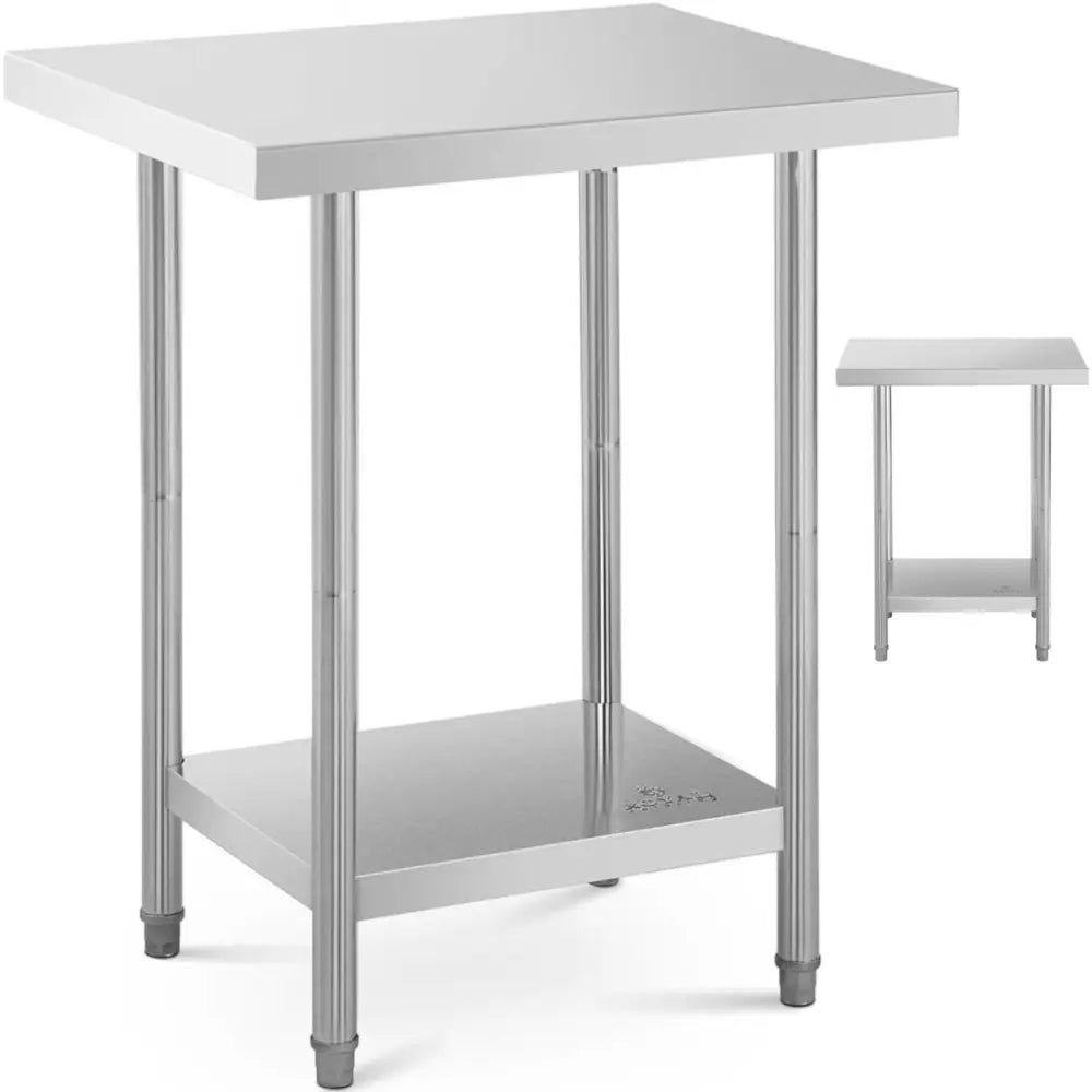 Arbeidsbenk med rustfri stålplate sett skrått forfra, viser lav hylle og solide stålkonstruksjon.