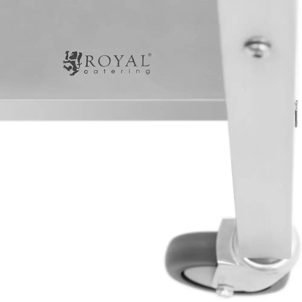 Arbeidsbenk på hjul, nærbilde av grått metallbein med logo og sort svingbart hjul i fokus.