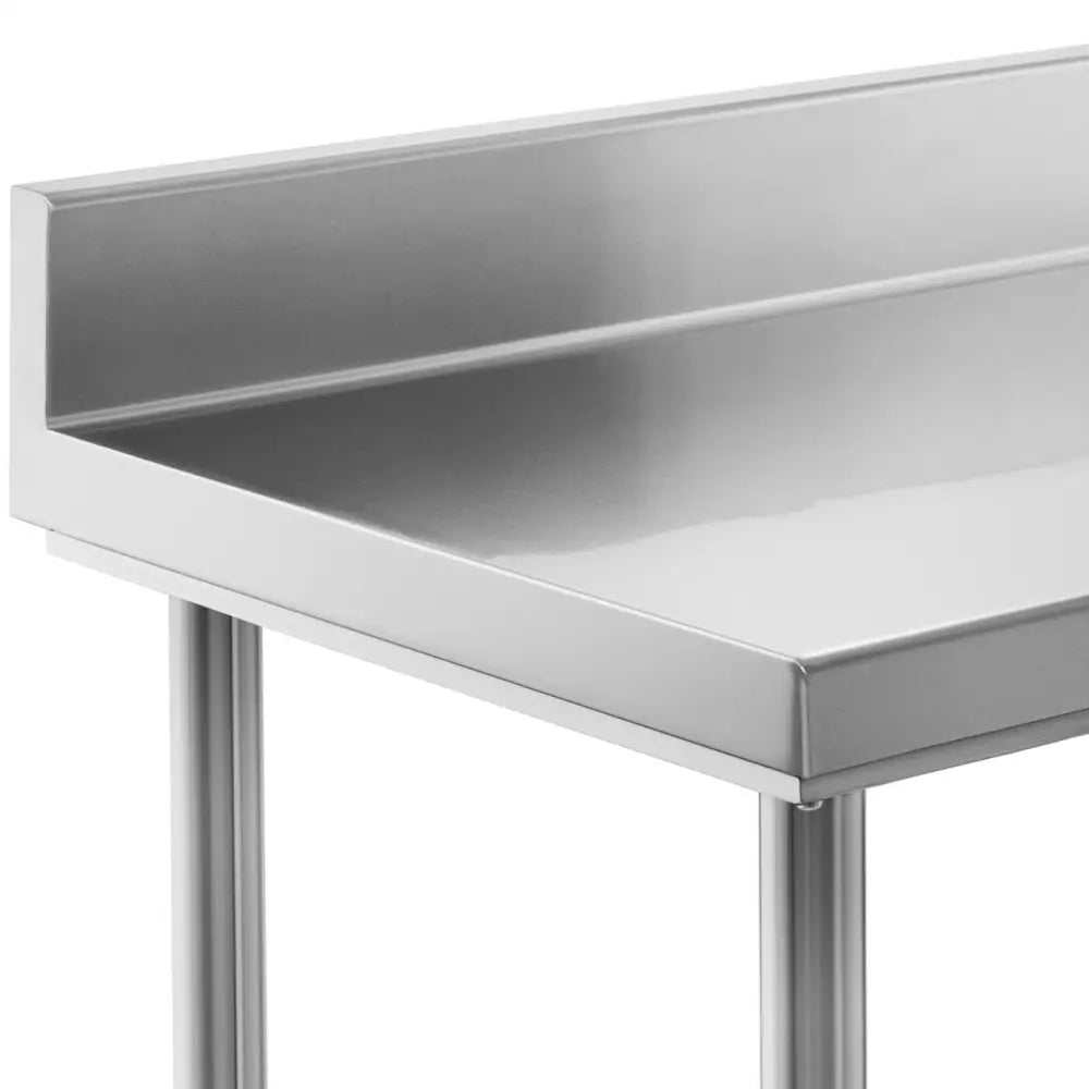 Arbeidsbenk veggmontert i rustfritt stål, detalj av hjørne med opphøyd kant og børstet finish.