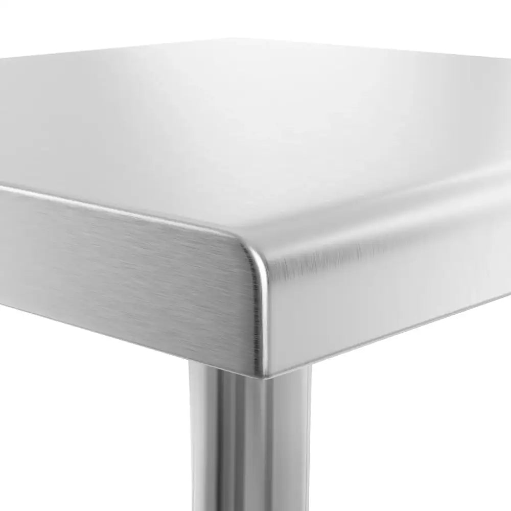 Arbeidsbenkeplate i børstet rustfritt stål, skrått sett hjørne med avrundede kanter og glatt overflate.