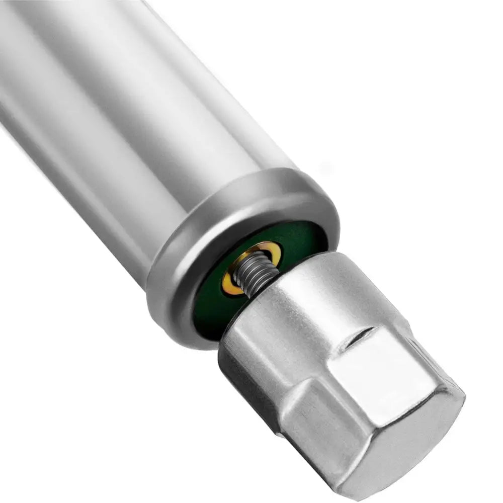 Endestykket av arbeidsbordets metallrør, viser synlig gjenge og sekskantet koblingsdel i sølvfarge.