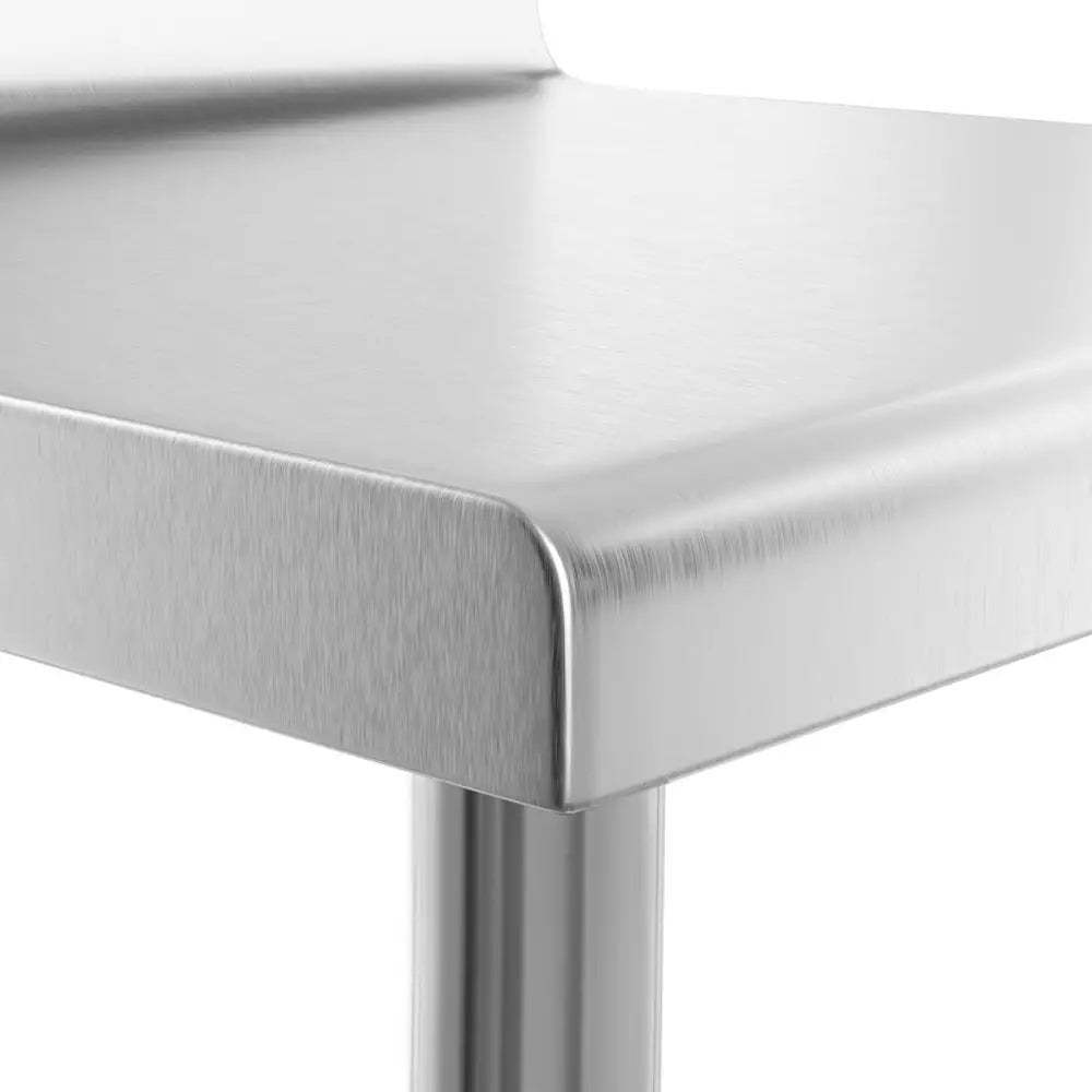 Arbeidsbord i rustfritt stål, nærbilde av avrundet hjørne og runde ben i børstet finish.