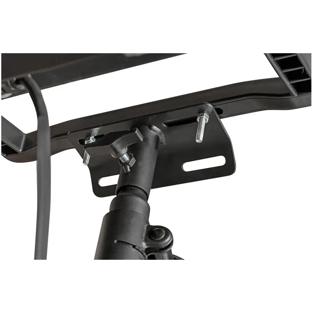 Arbeidslys LED DINORA, nærbilde av sort metallfeste med justeringsskruer, bolter og tilkoblingsledning.