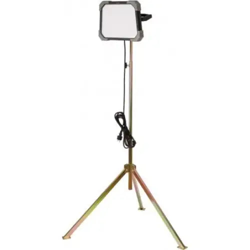 Arbeidslys LED DINORA, frontvisning med firkantet lampe på justerbart metallstativ og synlig strømkabel.