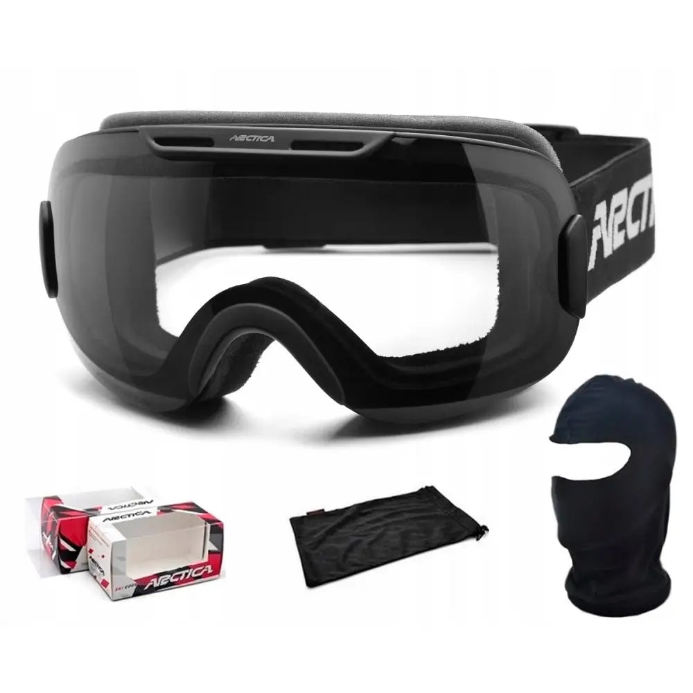 Arctica skibriller G med mørkt glass, vist foran svart etui, sort balaklava og original emballasje.