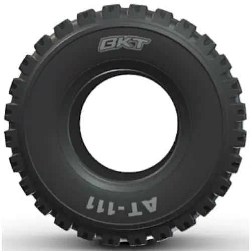 Atv Dekk 18x10-9 BKT AT 111, frontvisning som fremhever de markante knastene og tydelig hvit AT-111-logo på siden.