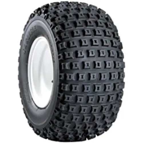 Atv Dekk 16x8-7 Carlisle Knobby med firkantet knastemønster, sort gummi og hvit felg, sett skrått fra siden.