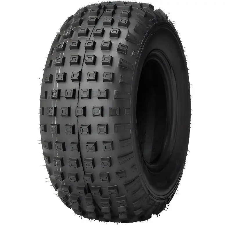 Atv Dekk 16x8-7 Hakuba P319, trekvart vinkel som fremhever de markante, firkantede knastene på slitebanen.