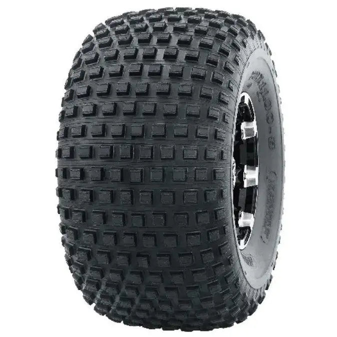 Atv Dekk 22x11-8 Hakuba P323, bredt dekk sett skrått med markerte firkantknaster og tydelig gummiprofil.