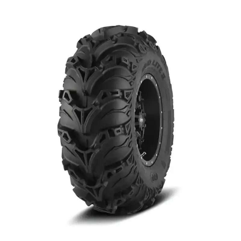 Atv Dekk 28x11-14 Mud Lite II, trekvart vinkel som fremhever dype terrengspor og grovt mønster på gummien.