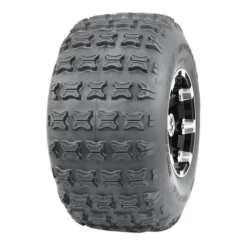 Atv Dekk Journey P316 med markert slitebane og blank felg, skråvinkel som fremhever grovt mønster.