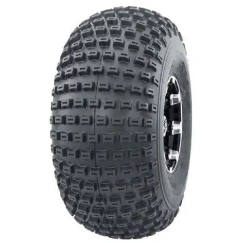 Atv Dekk 22x11-8 Journey P322, skråvisning som fremhever dype knaster og grovt mønster på slitebanen.