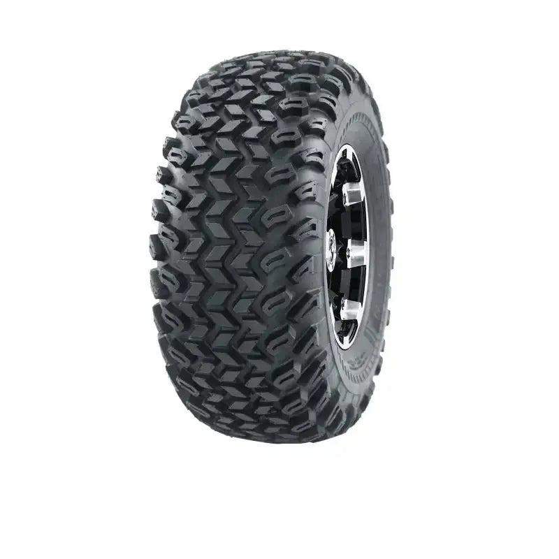 Atv Dekk 22x11-10 Journey P334 med grove spor, skråvisning som fremhever felg og mønster mot hvit bakgrunn.