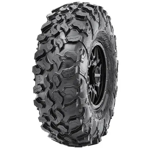Atv Dekk 30x10-14 Maxxis ML1 Carnivore, skråvisning som fremhever det grove mønsteret for terrengkjøring.