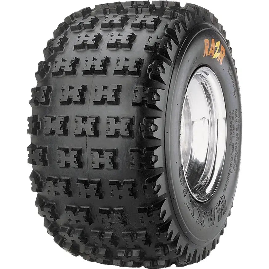 Atv Dekk 20x11-9 Maxxis Razr, grovmønstret med markante knaster, oransje og hvit sideveggtekst, montert på blank felg.