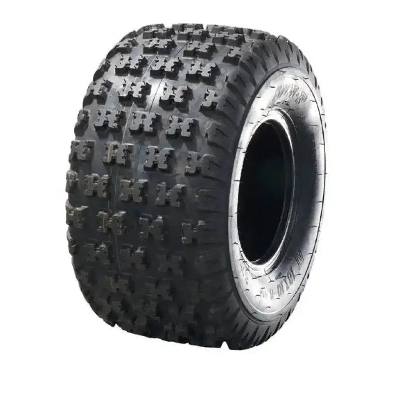 Atv Dekk 18x10-8 Sunf A-031R, skråvinklet visning med store firkantede knotter og tydelig slitebanemønster.