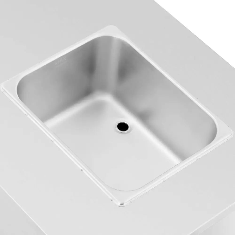 Rektangulær stålvask til italiensk ismaskin, sett ovenfra med avrundede hjørner og avløp i midten.