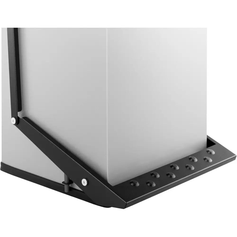 Avfallsbeholder i stål, detalj av hjørne med sort fot, synlige skruer og teksturert tråflate nederst.