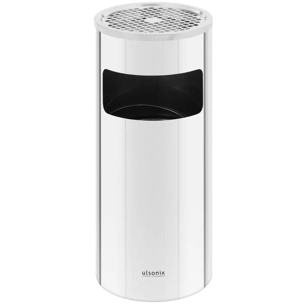 Avfallsbeholder utendørs i sølv, frontvisning med sort innkast og perforert askebeger på toppen.