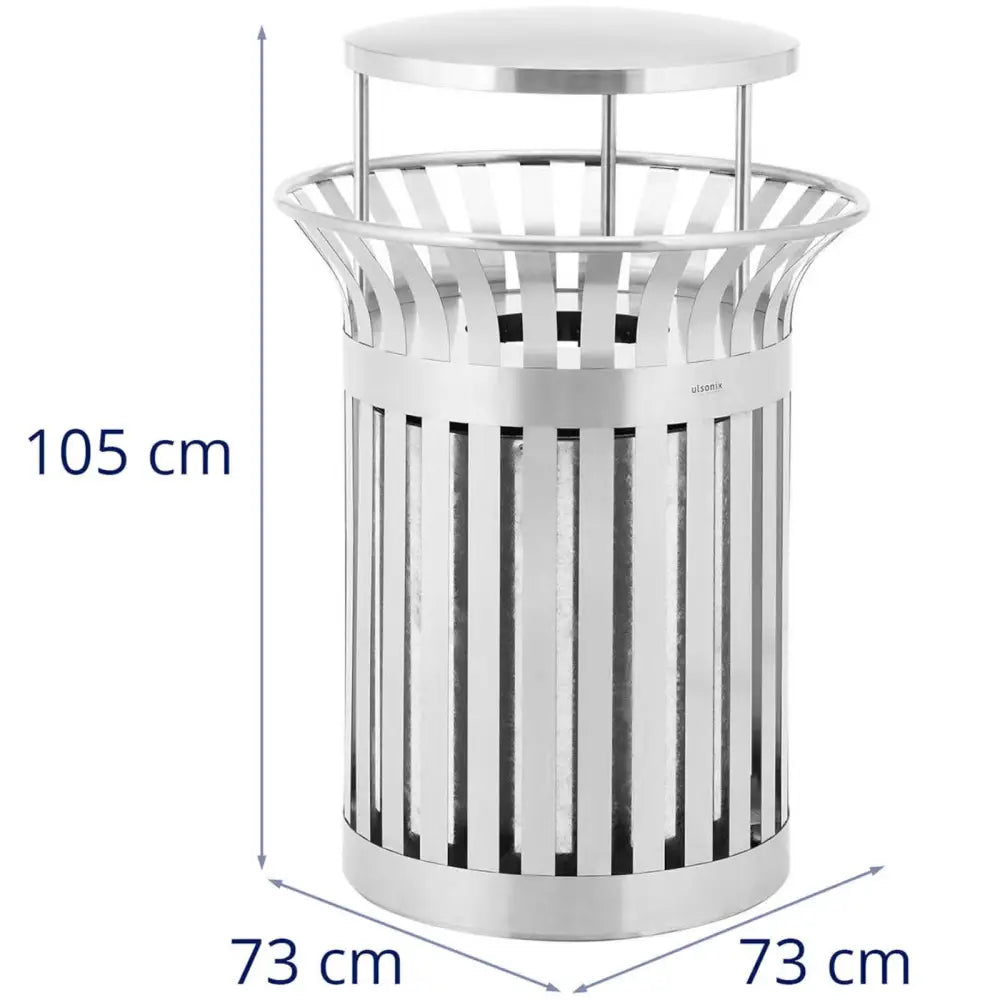 Avfallsbøtte utendørs i sølvfarget stål, rund modell med lokk, loddrette riller og mål angitt foran.