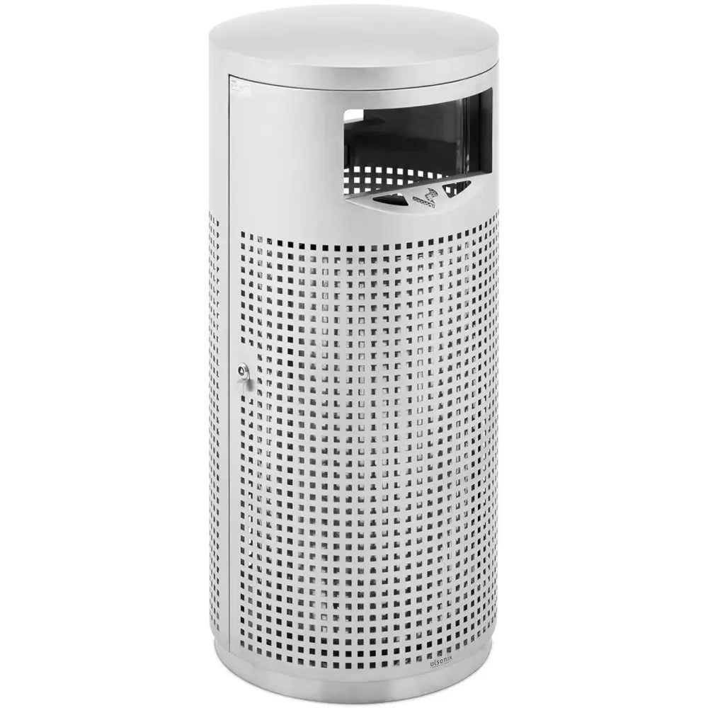 Avfallskurv for utendørs bruk med askebeger, skrå forfra, synlig perforert design og stor toppåpning i stål.