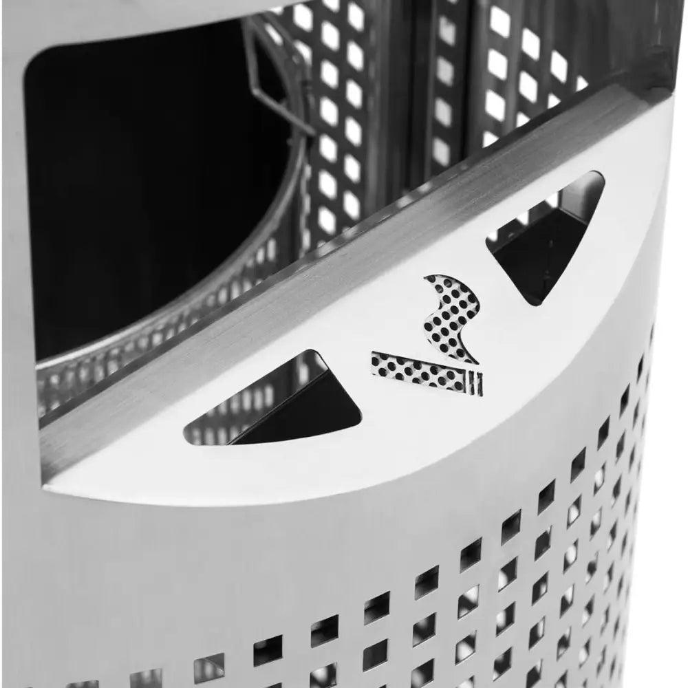 Avfallskurv i stål med askebeger, nærbilde av innkast med sigarettsymbol og kvadratiske hull sett ovenfra.