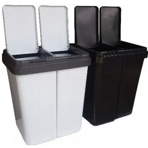 Avfallsorteringsbøtte med to beholdere, hvit og svart, grå lokk åpne, frontvisning.